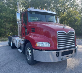 2017 MACK PINNACLE CXU613 26-83656