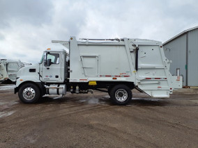 2025 MACK MD7