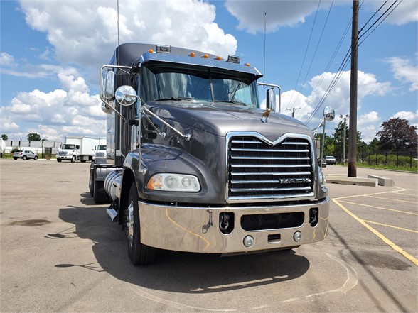 What to Look For in Your Next Used Commercial Truck